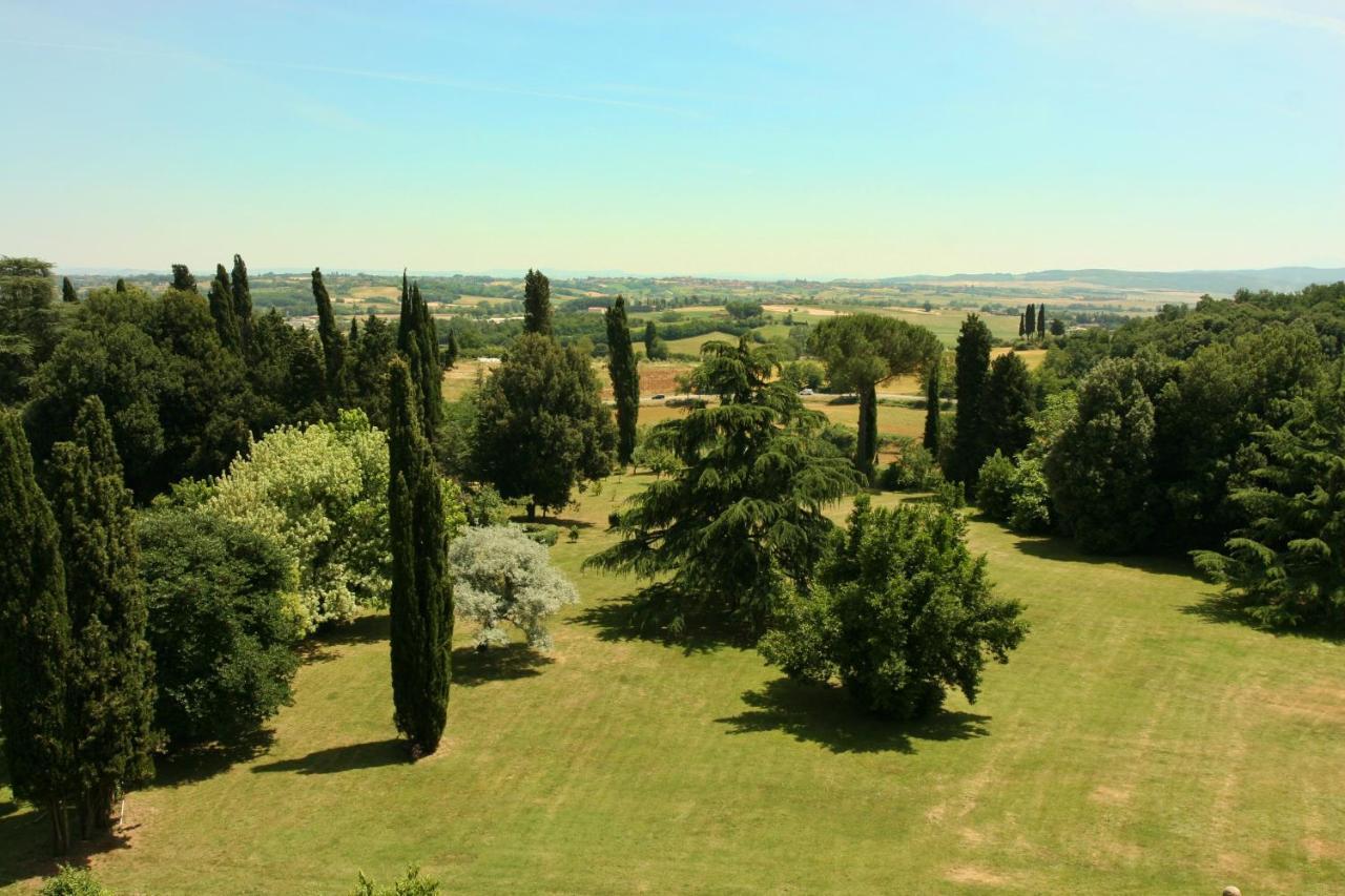 Castello Di Sovicille - Residenza D'Epoca Bed & Breakfast ภายนอก รูปภาพ