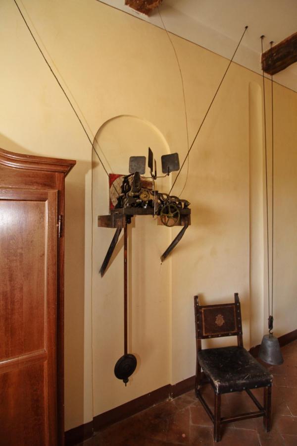 Castello Di Sovicille - Residenza D'Epoca Bed & Breakfast ภายนอก รูปภาพ